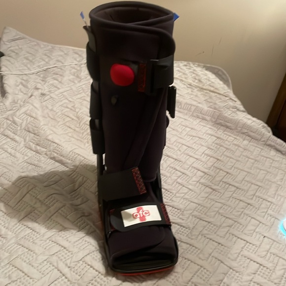 AFC orthopedic “boot” - Size M - 11 in X 17 in - used for 1 day! - Picture 6 of 8